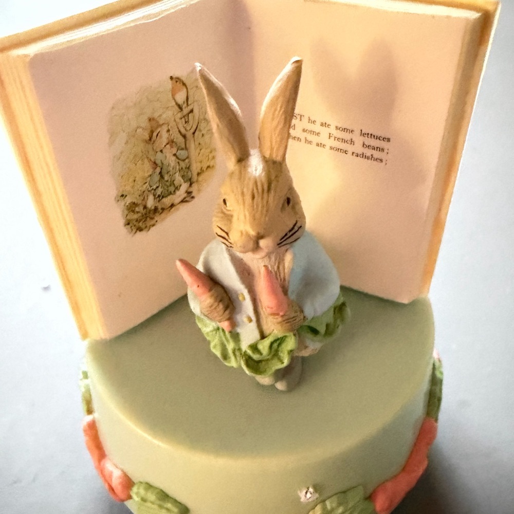 Vintage Peter Rabbit Easter Bunny Music Box Toy/Figurine